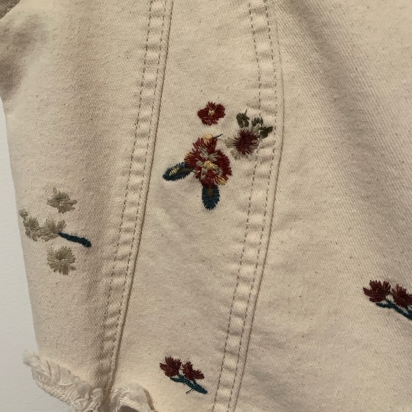 Embroidered Cream Crop Top - Picture 3 of 6